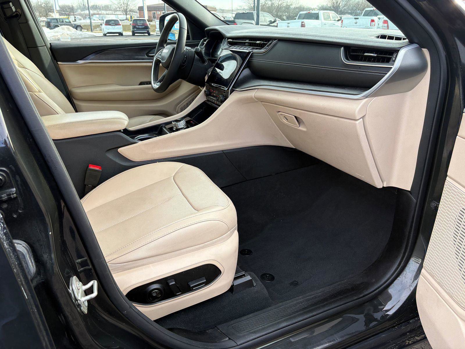 Used 2024 Jeep Grand Cherokee Limited w/ Luxury Tech Group II image 10