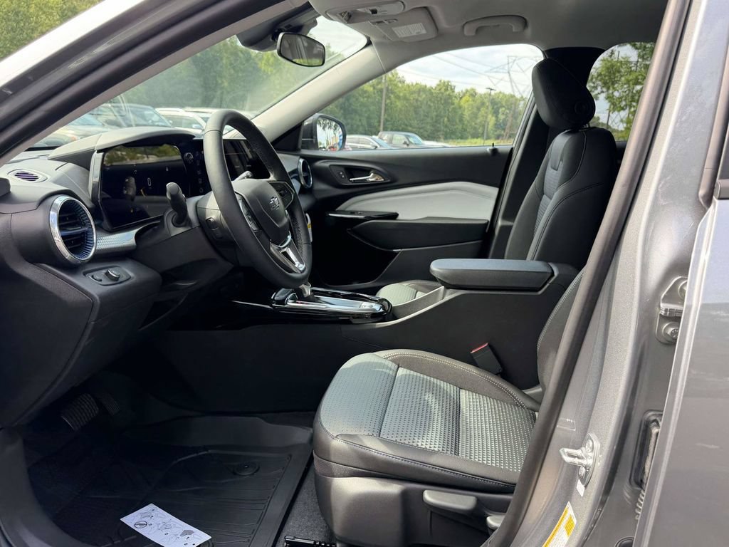New 2026 Chevrolet Trax LT w/ Driver Confidence Package FWD image 16