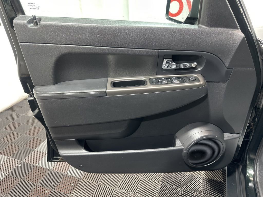 Used 2012 Jeep Liberty Limited Jet image 23