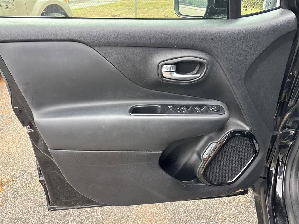 Used 2017 Jeep Renegade Altitude image 16