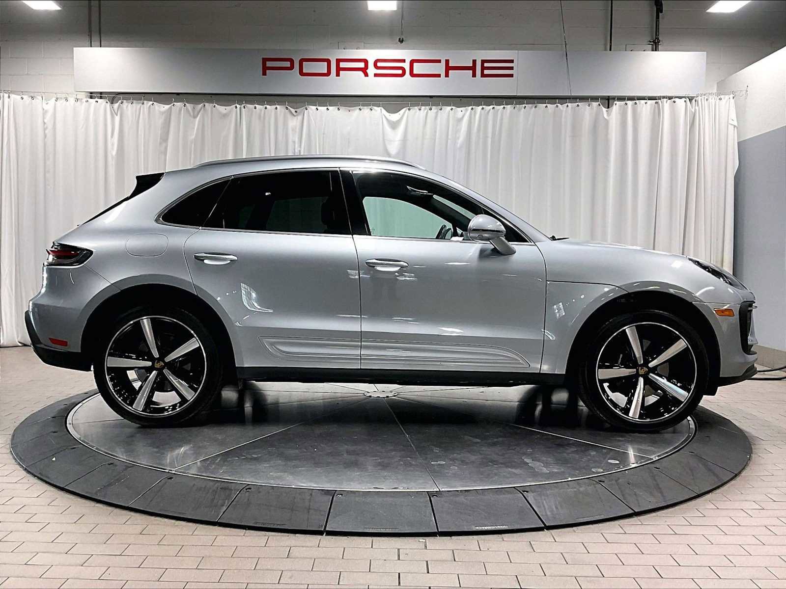 Used 2025 Porsche Macan image 11