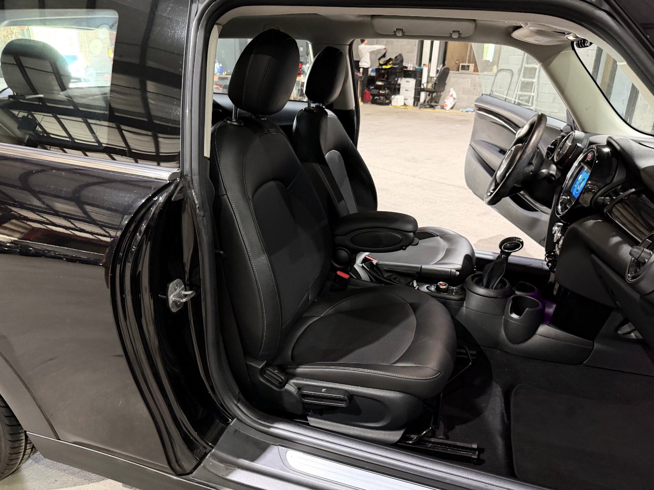 Used 2019 MINI Cooper 2-Door Hardtop w/ Signature Upholstery Package FWD image 18