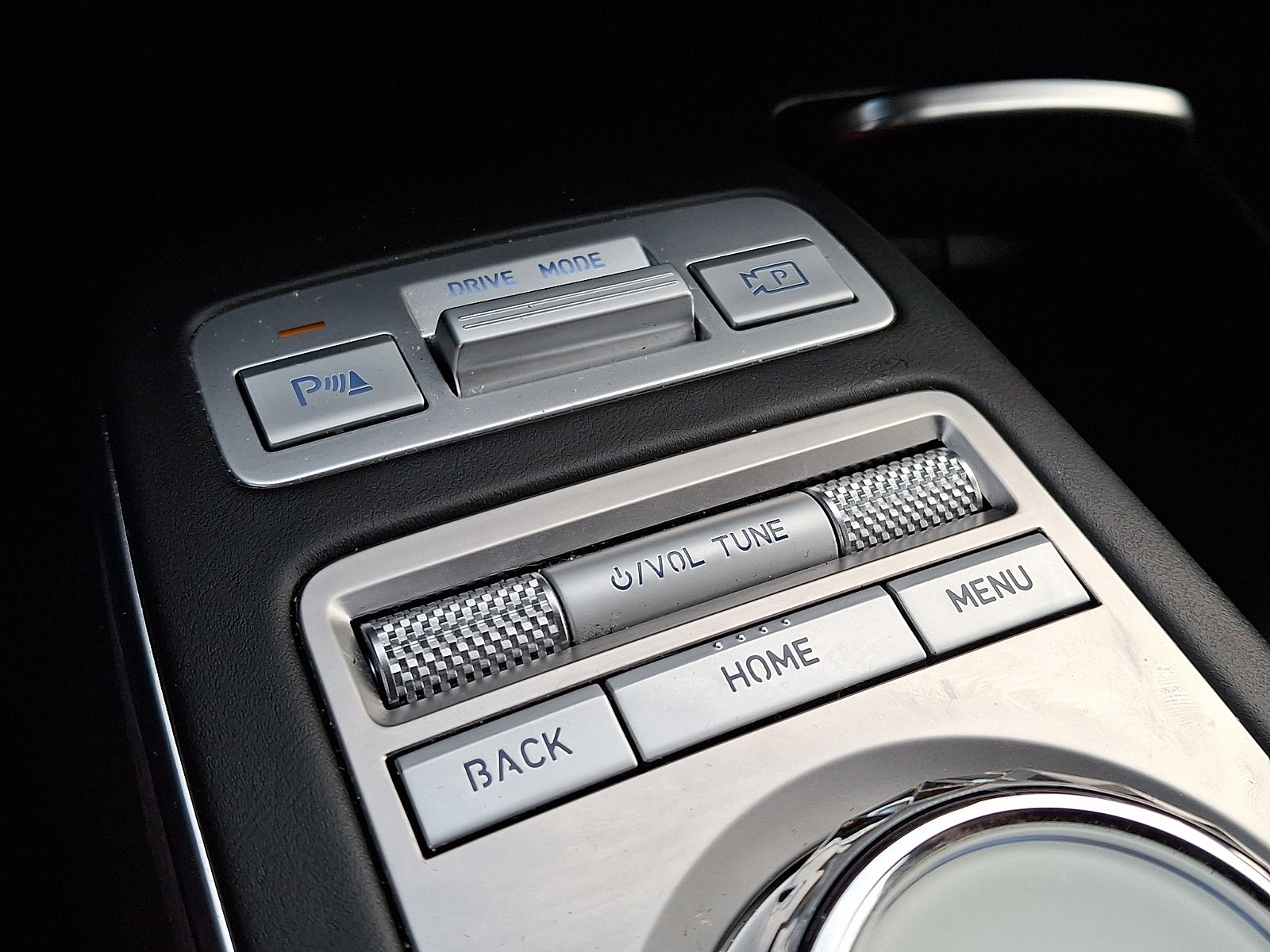 Certified 2024 Genesis GV70 2.5T w/ Advanced Package AWD/4WD image 19