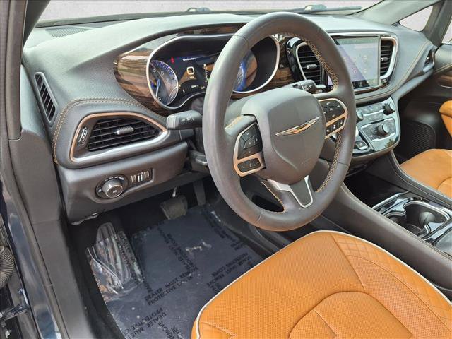 Used 2023 Chrysler Pacifica Pinnacle AWD/4WD image 10