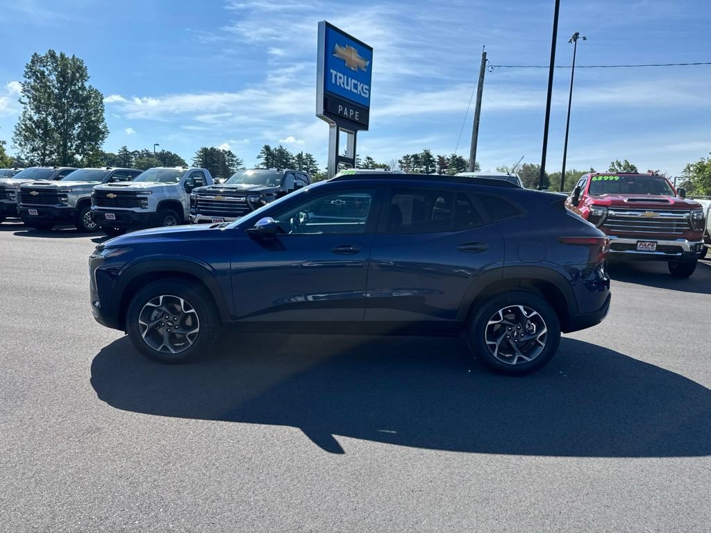 Used 2024 Chevrolet Trax LT w/ Driver Confidence Package FWD image 8