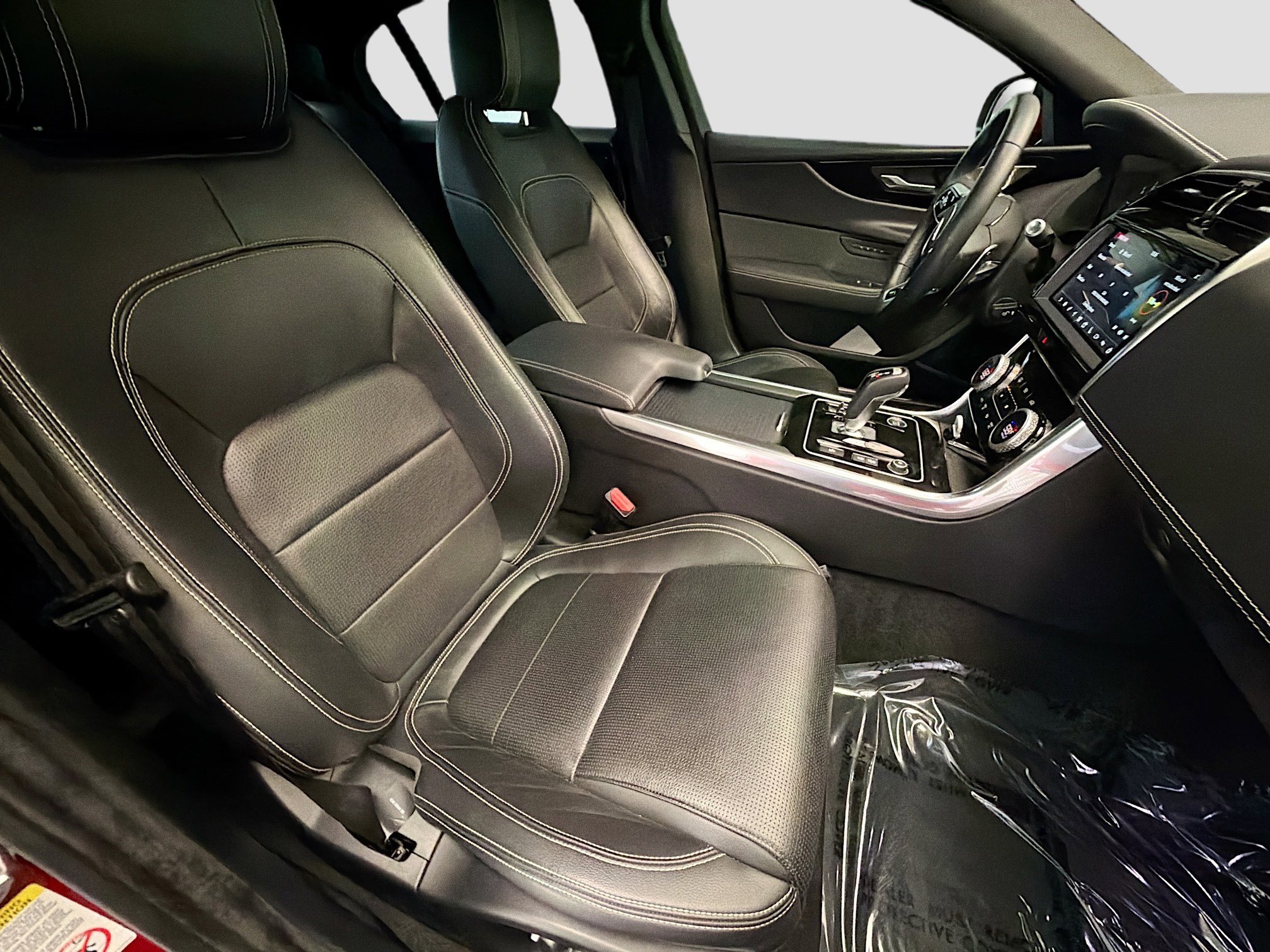 Used 2020 Jaguar XE R-Dynamic S image 15