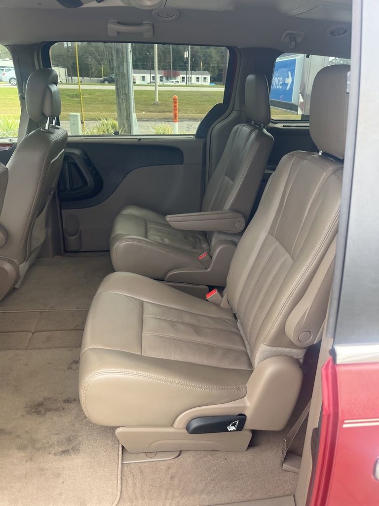 Used 2015 Chrysler Town & Country Touring-L w/ Driver Convenience Group image 8