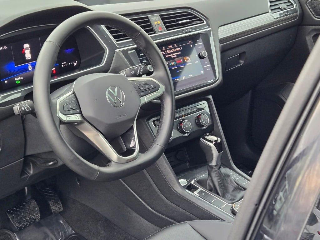 Used 2024 Volkswagen Tiguan Wolfsburg Edition image 31