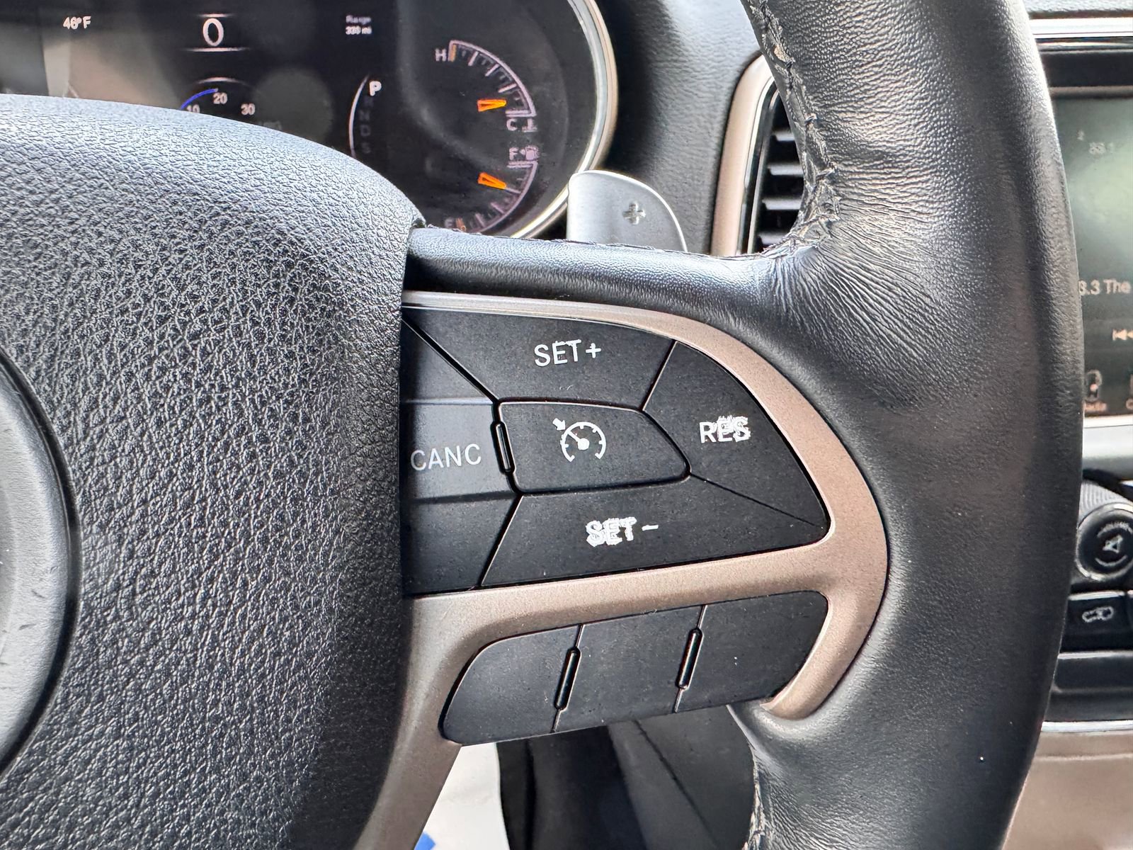 Used 2015 Jeep Grand Cherokee Limited w/ Luxury Group II image 17