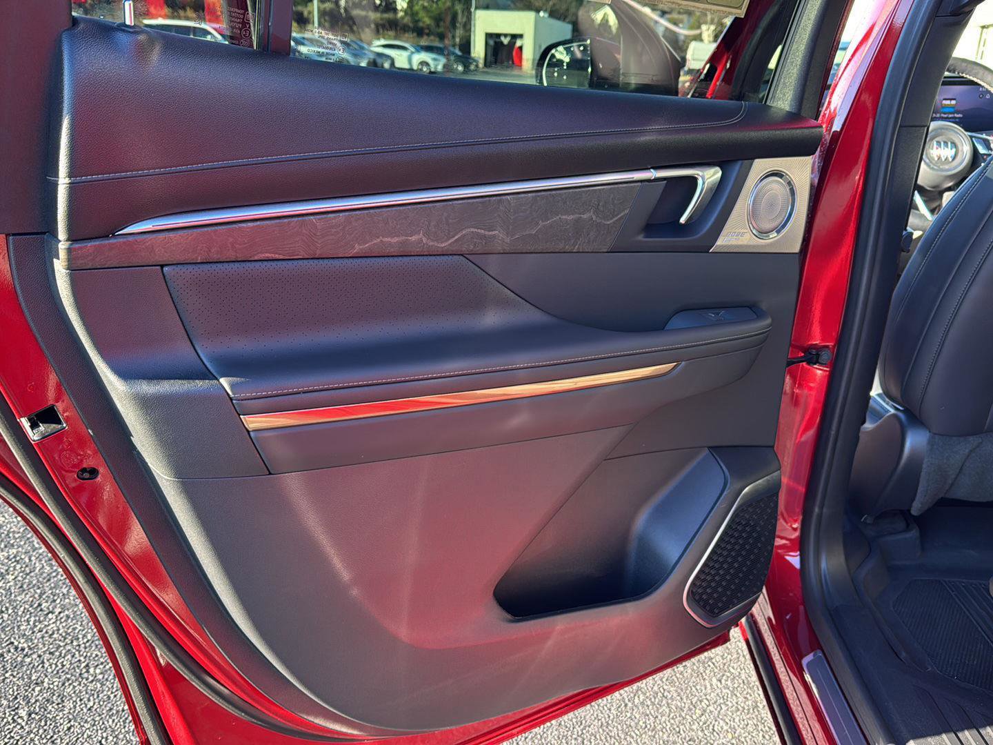 Used 2025 Buick Enclave Avenir image 15