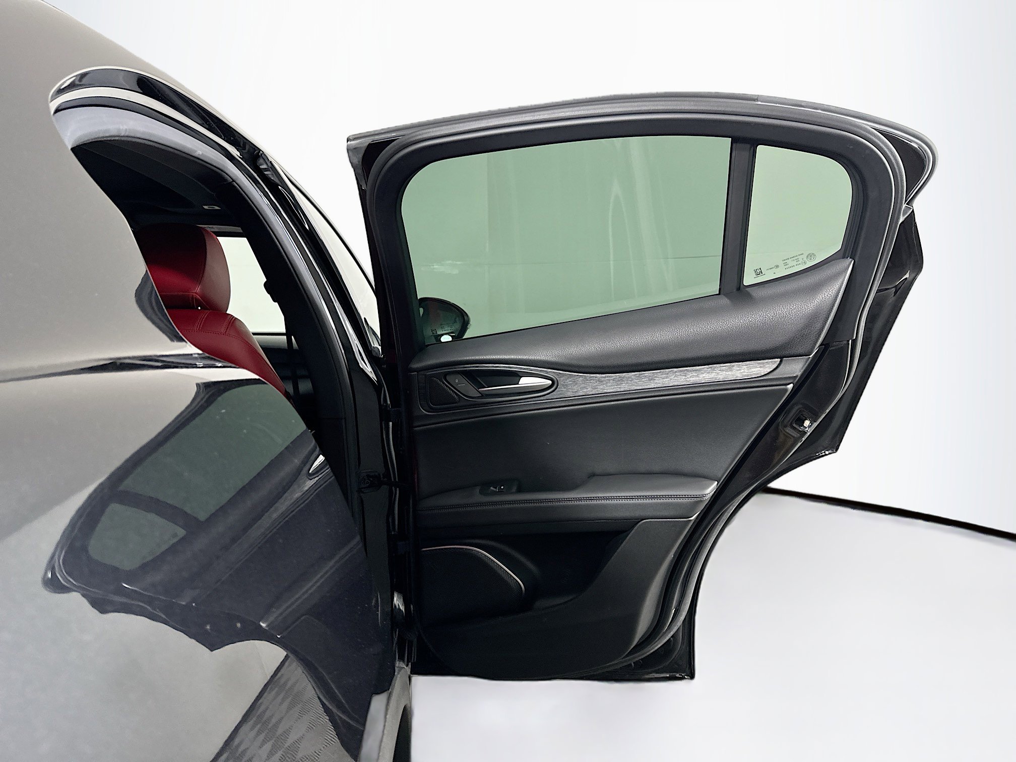 Used 2023 Alfa Romeo Stelvio Sprint RWD image 32