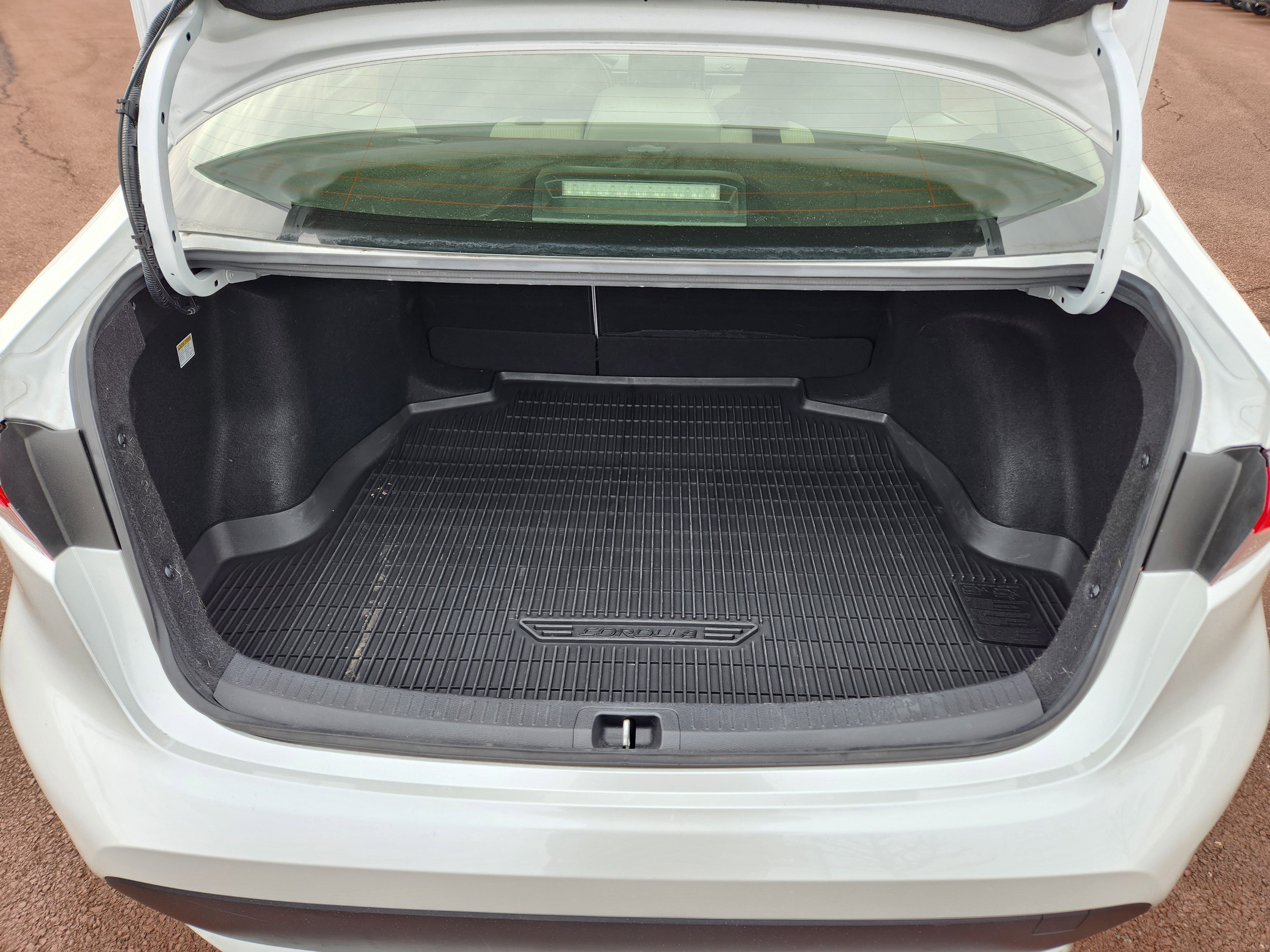 Used 2022 Toyota Corolla LE image 8