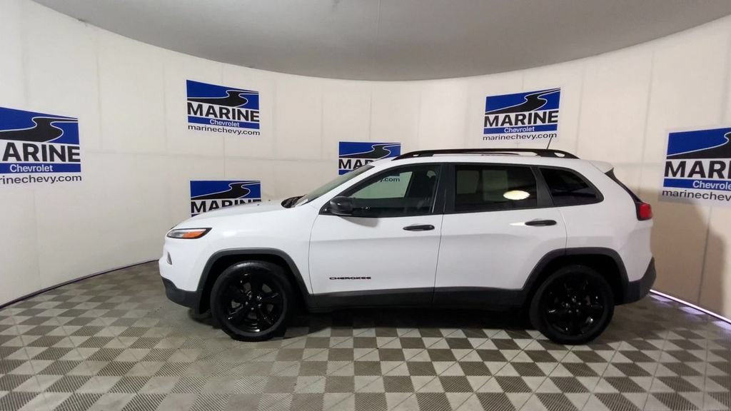 Used 2017 Jeep Cherokee Sport FWD image 7