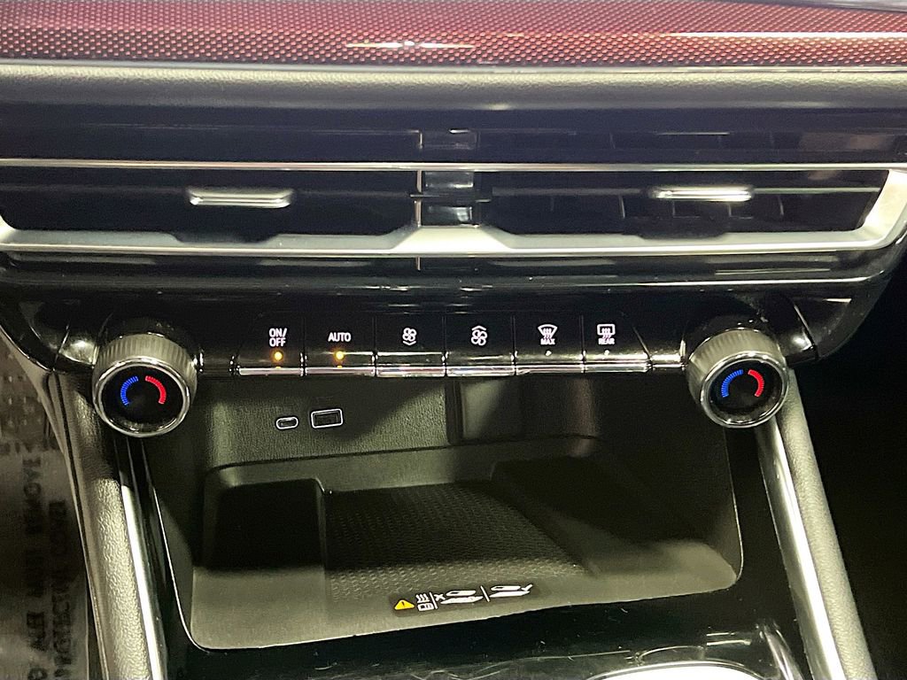 Used 2024 Chevrolet Traverse Z71 w/ Enhanced Driving Package image 16