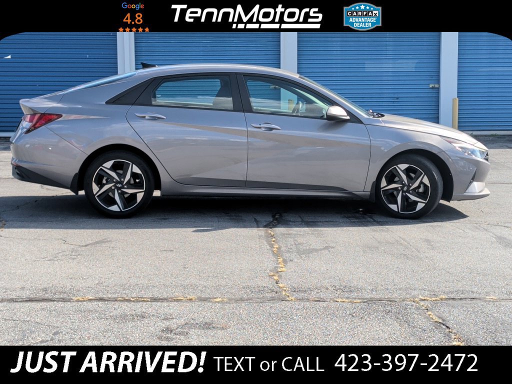 Used 2023 Hyundai Elantra SEL w/ Convenience Package FWD image 4