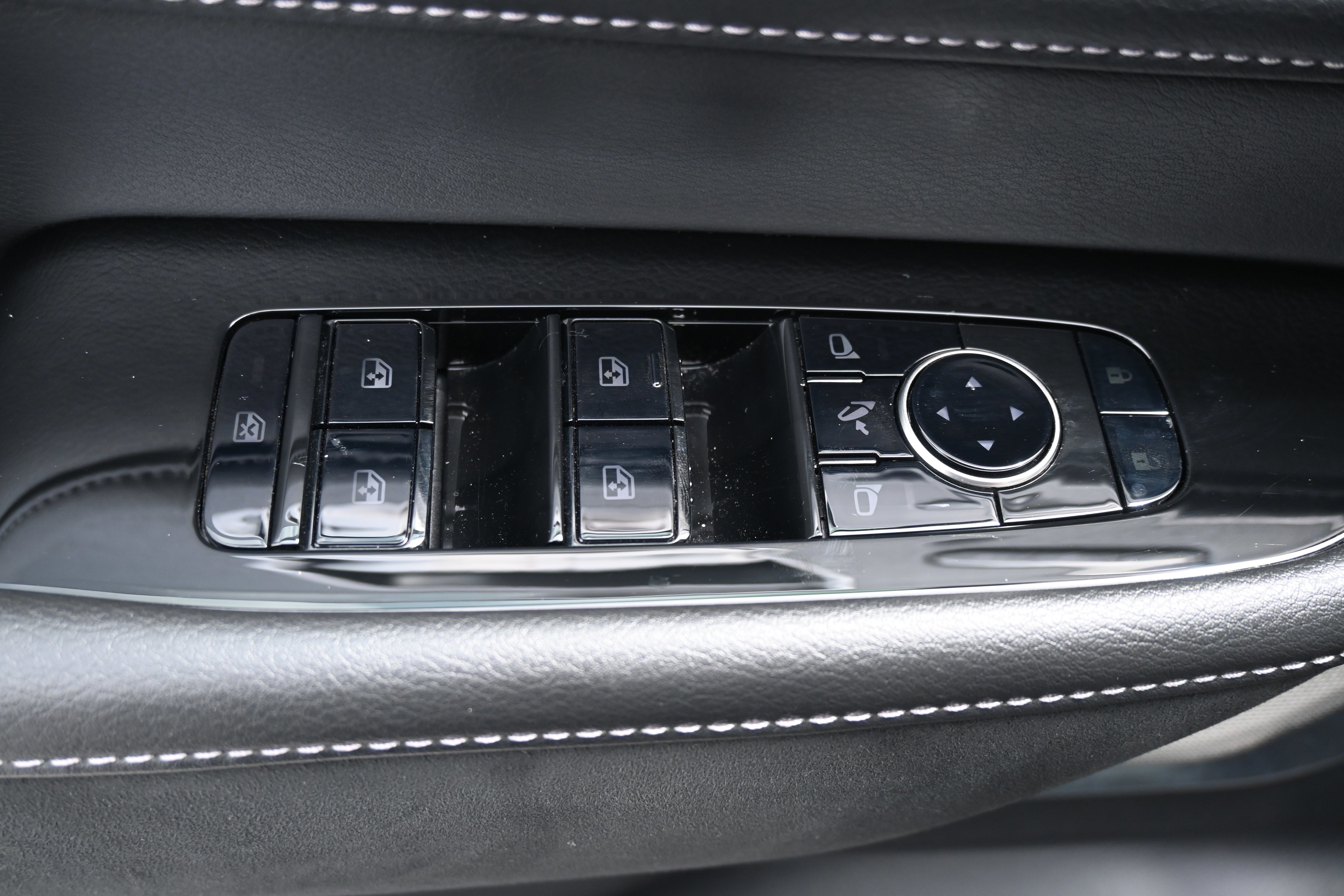 Used 2025 INFINITI QX80 Sensory AWD/4WD image 15