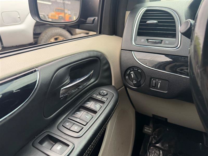 Used 2018 Dodge Grand Caravan SXT FWD image 31