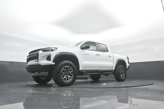 Used 2024 Chevrolet Colorado ZR2 w/ Safety Package AWD/4WD image 33