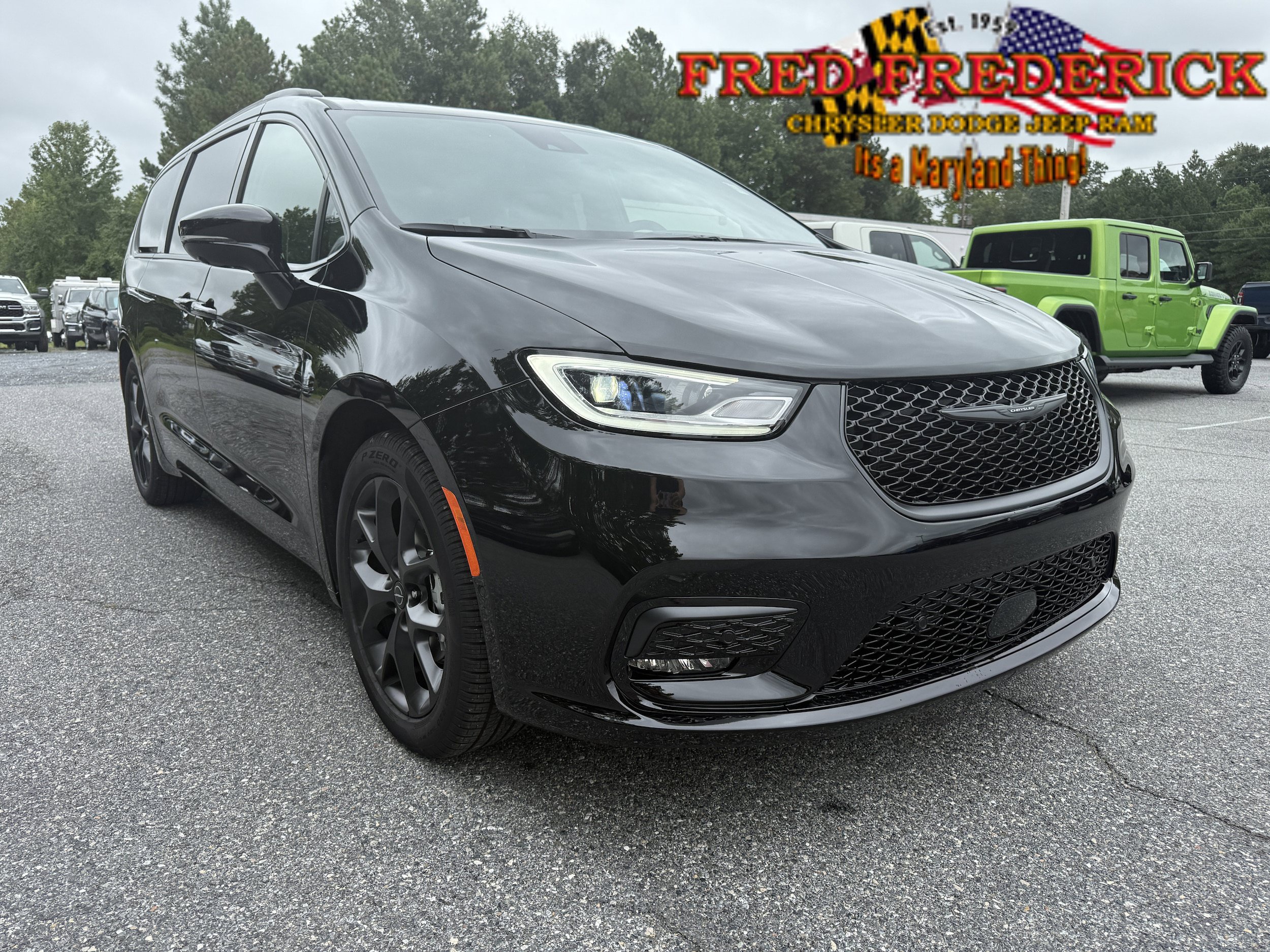 New 2026 Chrysler Pacifica Limited w/ S Appearance Package FWD image 1