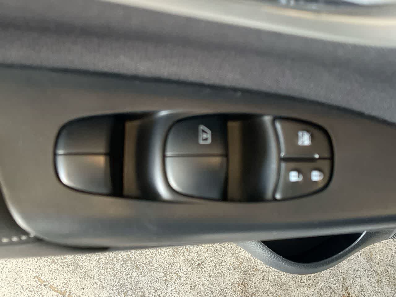 Used 2016 Nissan Sentra SV w/ Driver's Assist Package FWD image 13