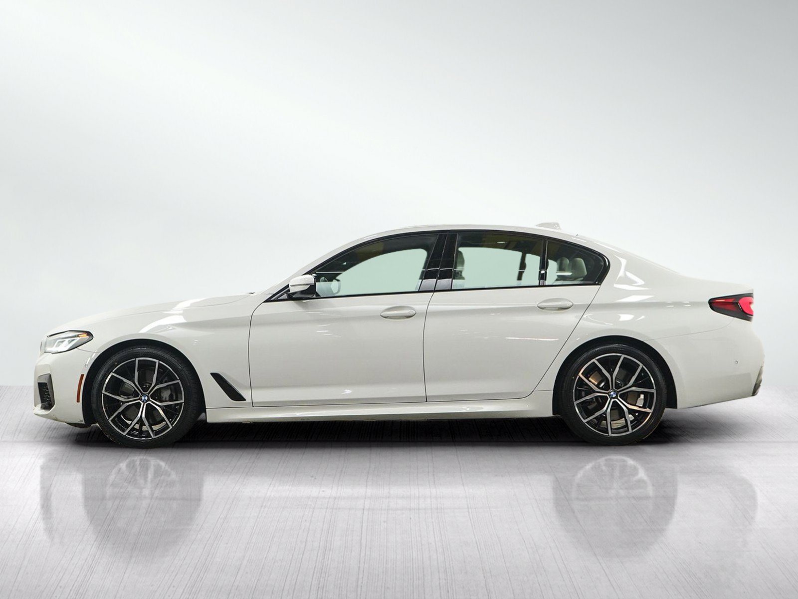 Used 2021 BMW 540i xDrive w/ Executive Package AWD/4WD image 2