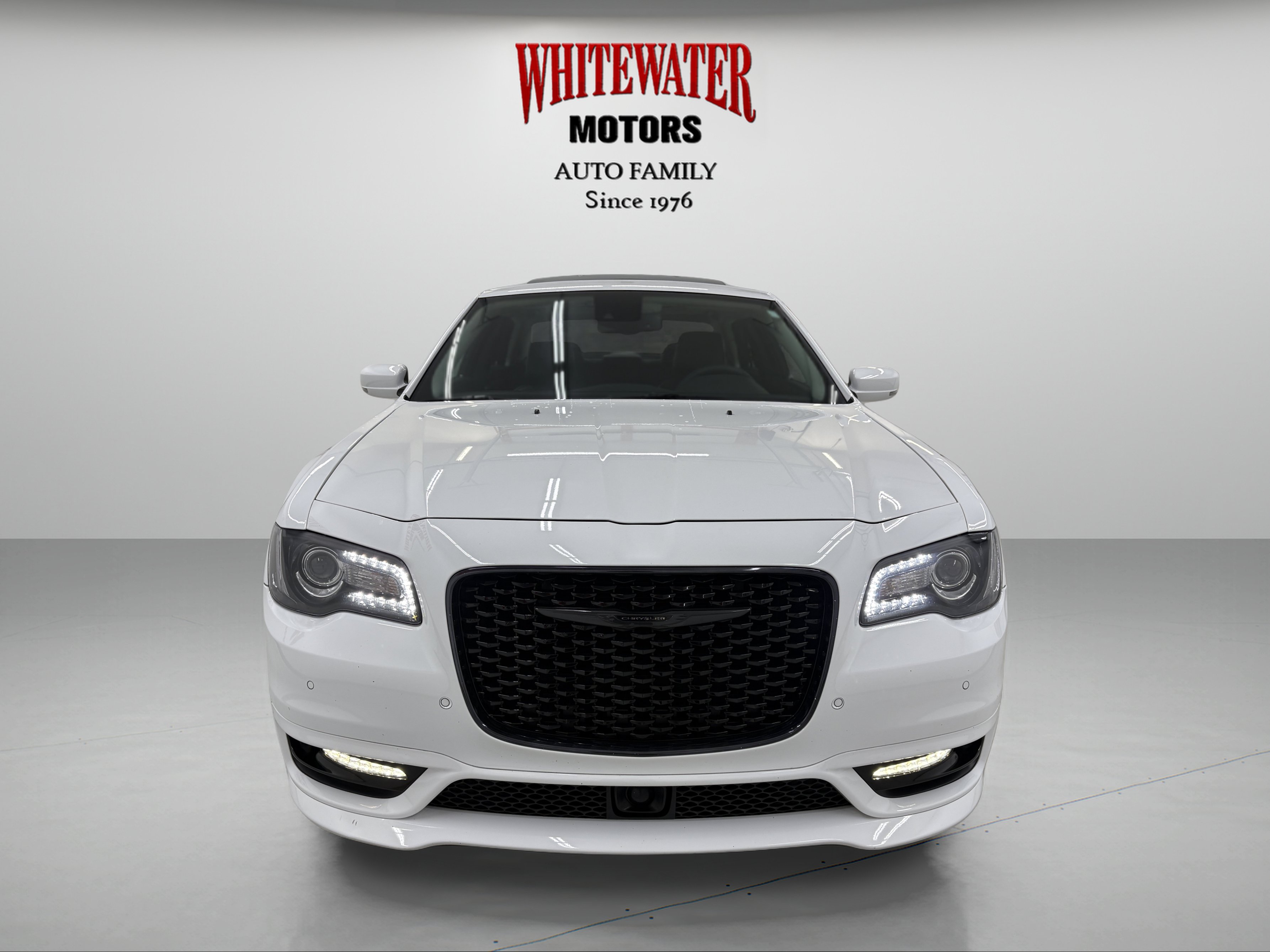 Used 2023 Chrysler 300 Touring L w/ Popular Equipment Group RWD image 6