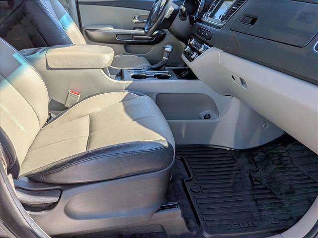 Used 2021 Kia Sedona EX image 18