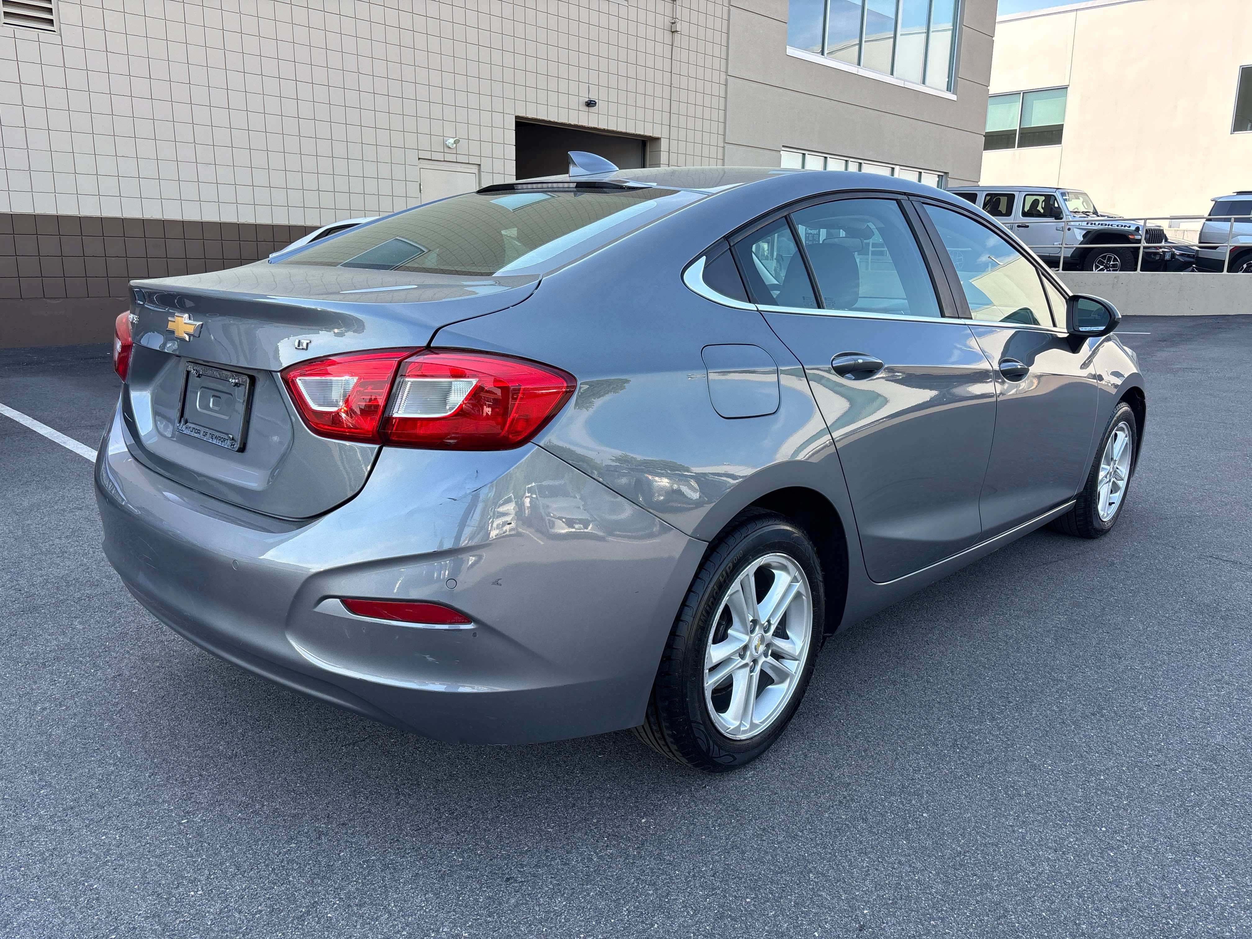 Used 2018 Chevrolet Cruze LT w/ Convenience Package FWD image 5