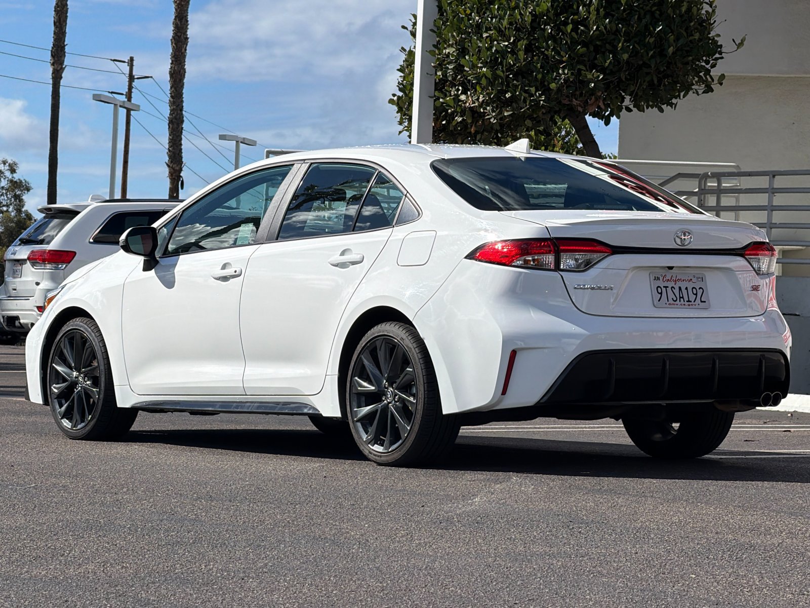 Used 2025 Toyota Corolla SE FWD image 3