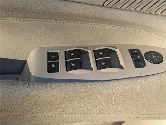 Used 2018 Cadillac Escalade 2WD image 5