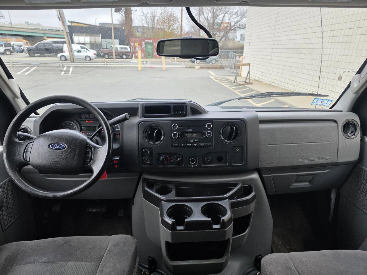 Used 2014 Ford E-350 and Econoline 350 XLT RWD image 11