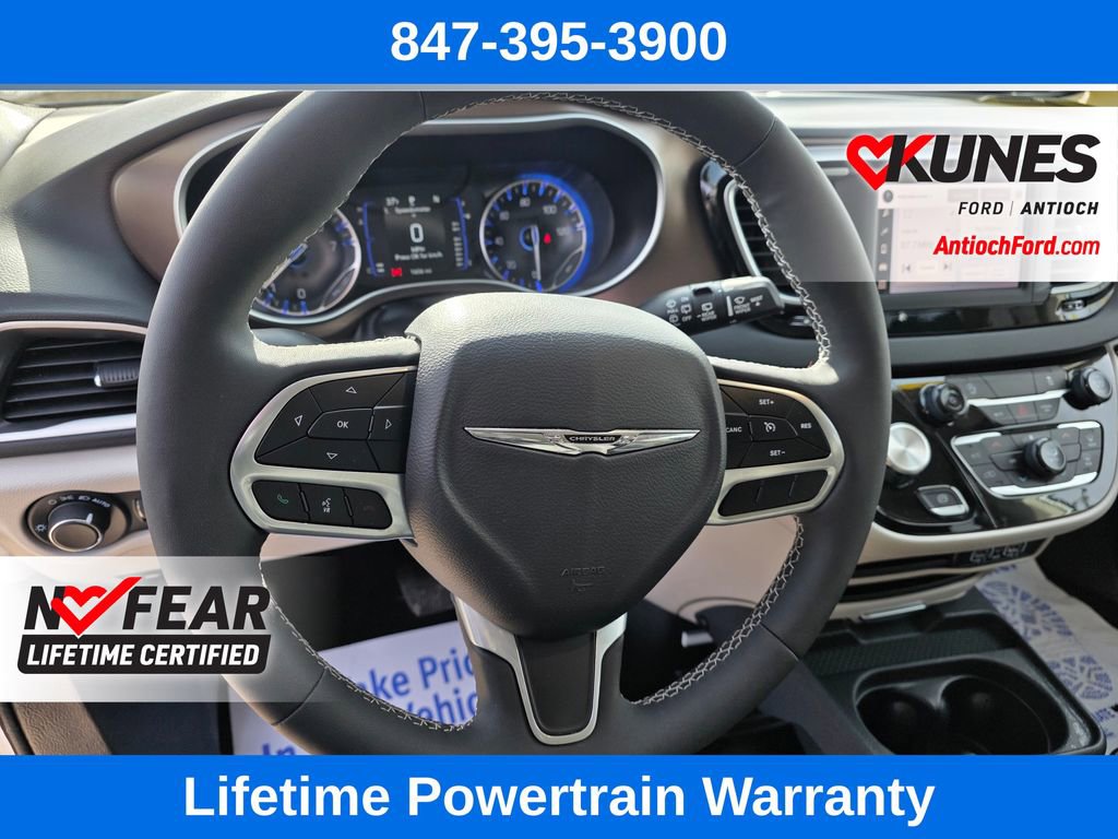 Used 2023 Chrysler Voyager LX image 31