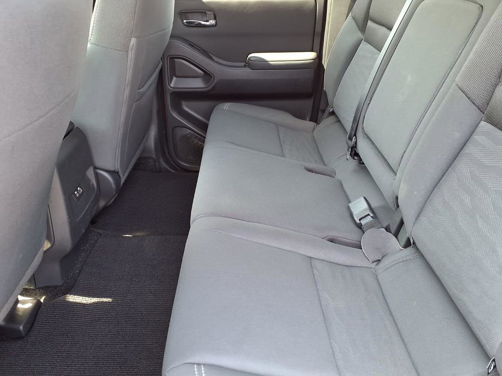 Used 2024 Nissan Frontier SV image 11