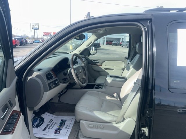 Used 2011 Chevrolet Suburban LT w/ Luxury Package image 10