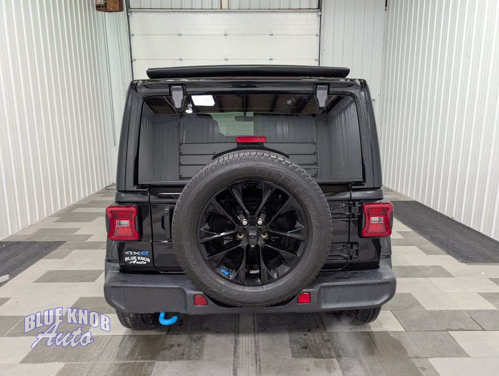 Used 2023 Jeep Wrangler Unlimited Sahara w/ Cold Weather Group AWD/4WD image 3
