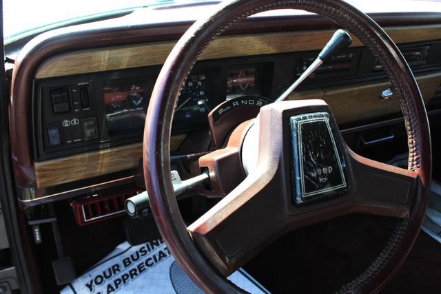 Used 1990 Jeep Grand Wagoneer AWD/4WD image 24