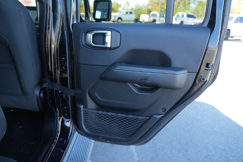 Used 2020 Jeep Gladiator Overland AWD/4WD image 22