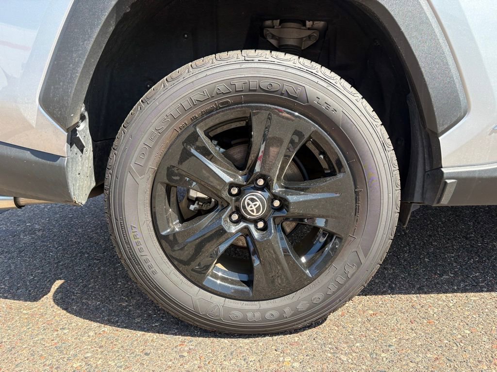 Certified 2025 Toyota RAV4 LE AWD/4WD image 11