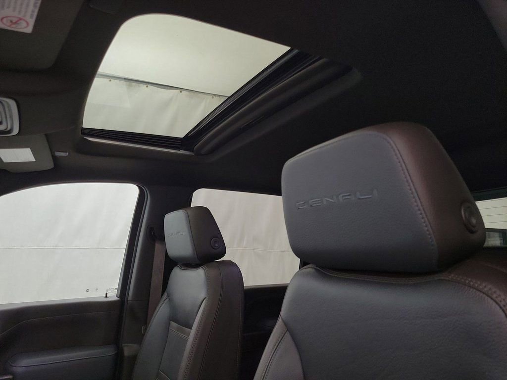 Certified 2022 GMC Sierra 2500 Denali w/ Denali Black Diamond Edition image 9