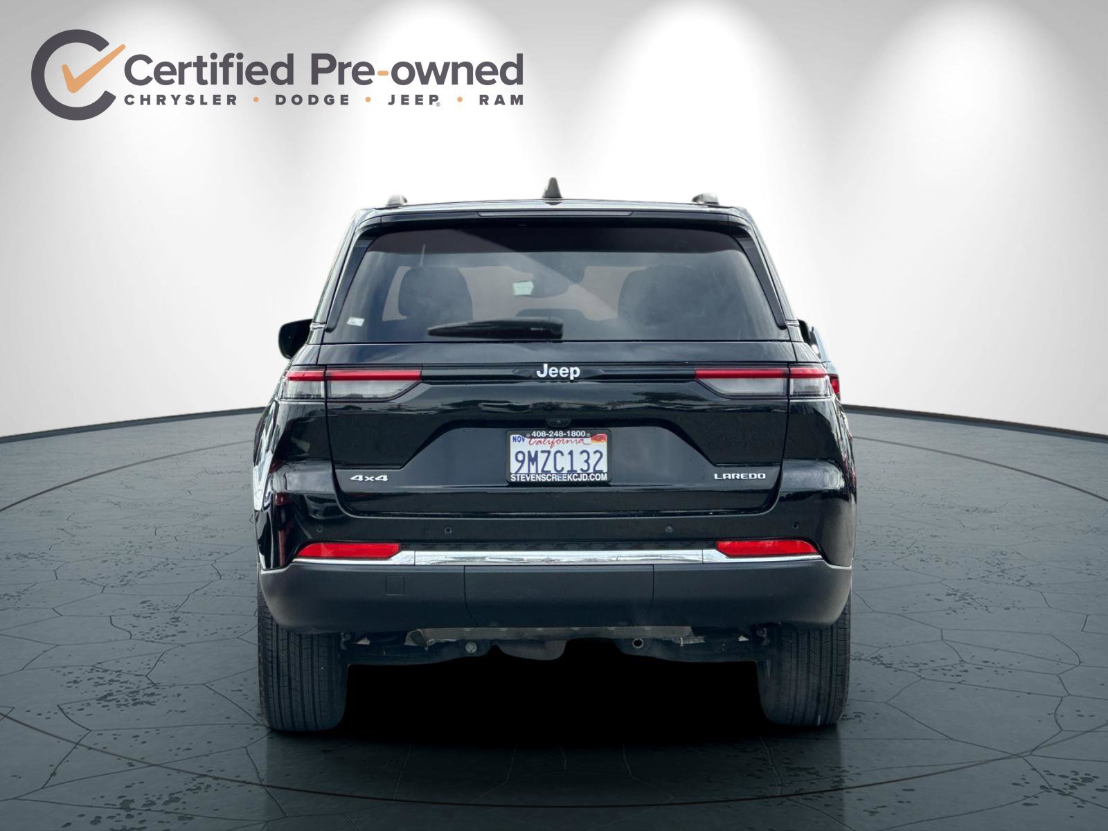 Used 2023 Jeep Grand Cherokee Laredo AWD/4WD image 5