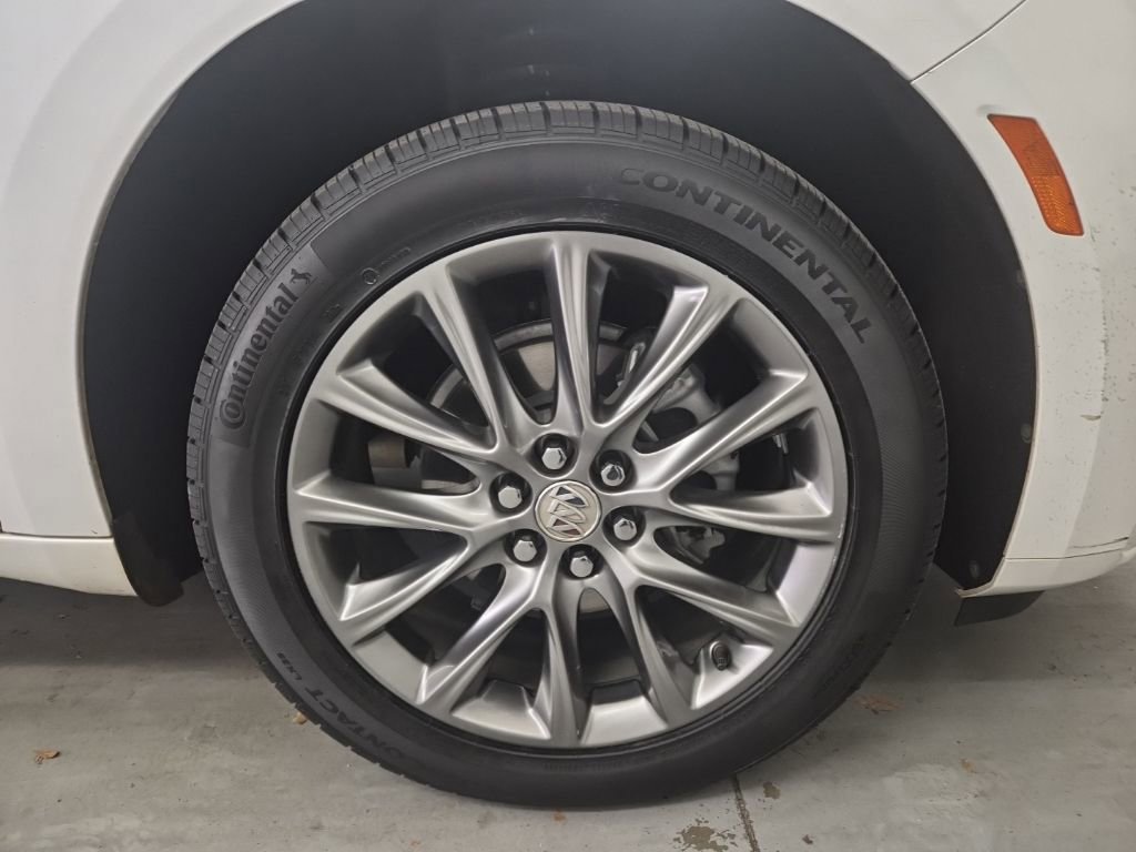 Used 2024 Buick Enclave Avenir w/ Avenir Technology Package image 11