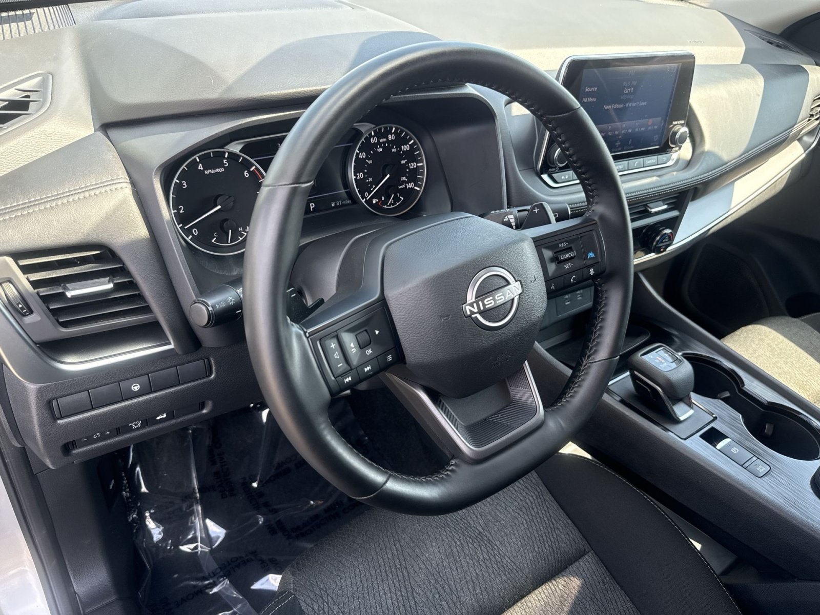 Used 2025 Nissan Rogue SV AWD/4WD image 16