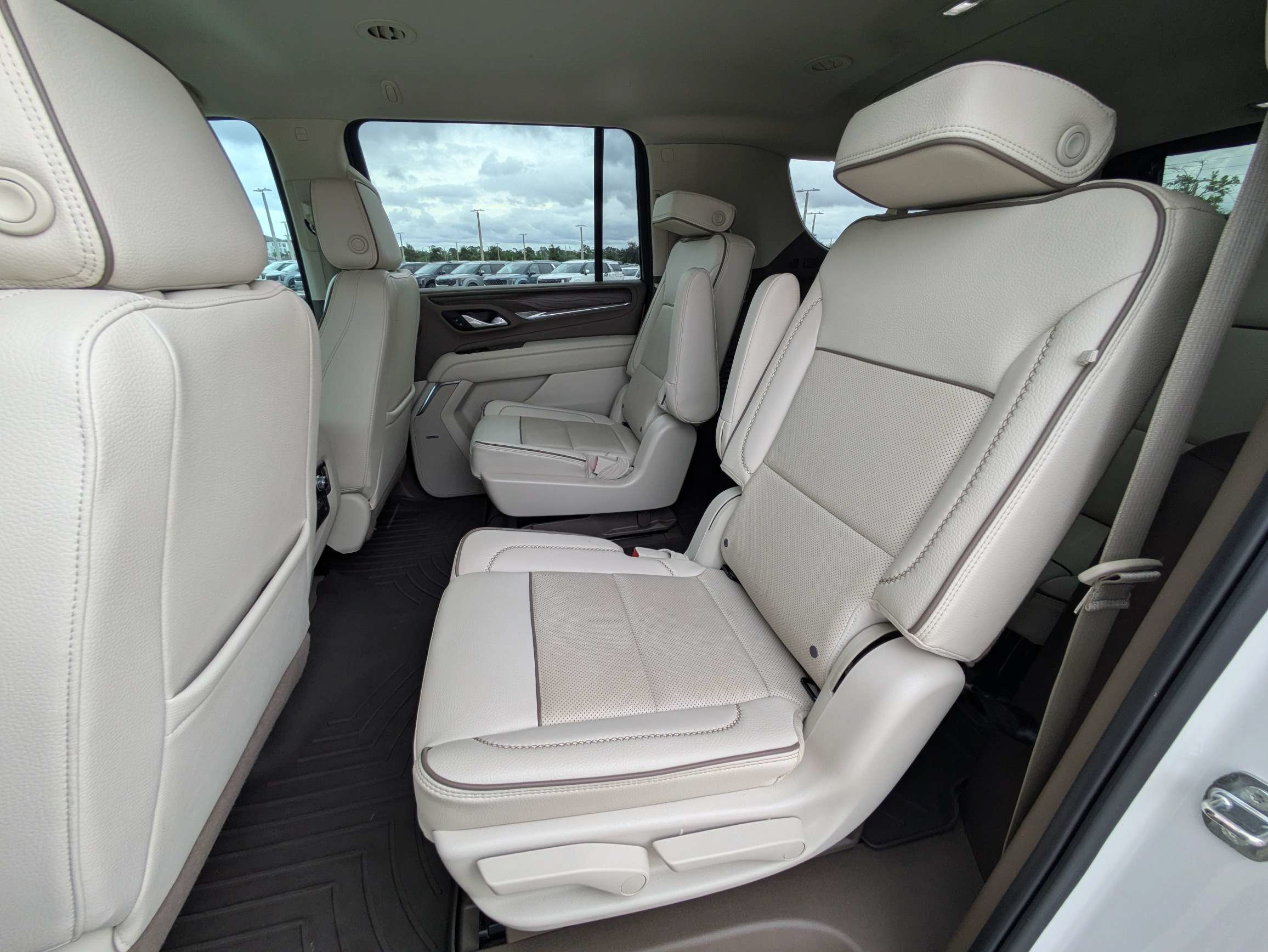 Used 2022 GMC Yukon XL Denali AWD/4WD image 14