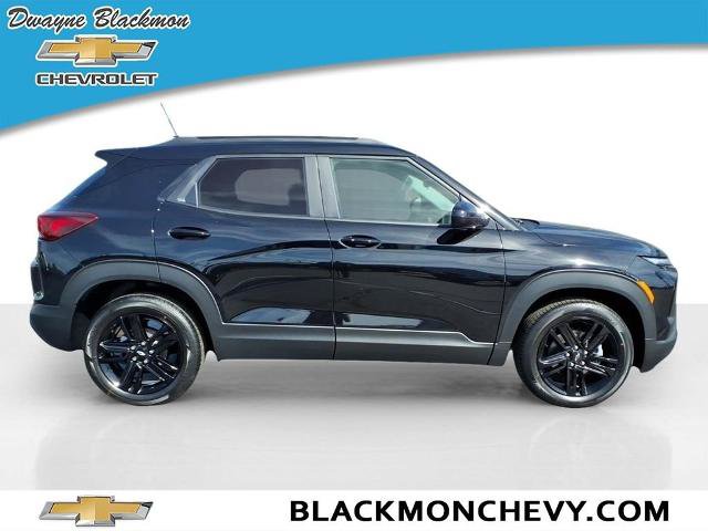 New 2026 Chevrolet TrailBlazer LT w/ Midnight Edition FWD image 2