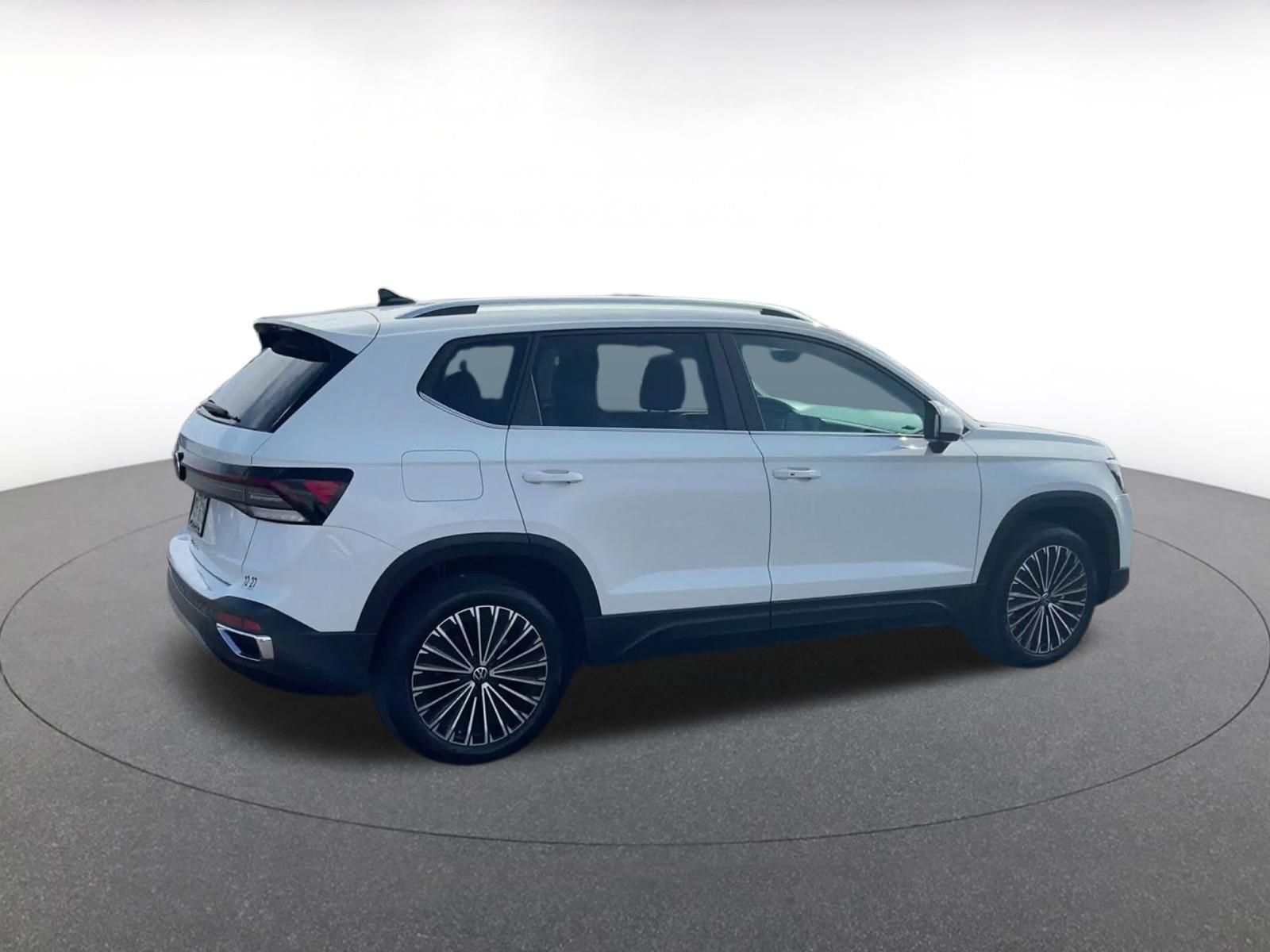 Used 2026 Volkswagen Taos SE FWD image 13