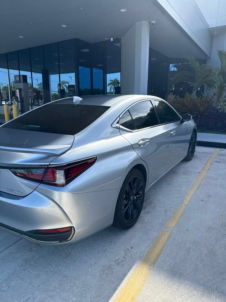 Used 2024 Lexus ES 300h F Sport w/ Accessory Package (Z2) FWD image 8