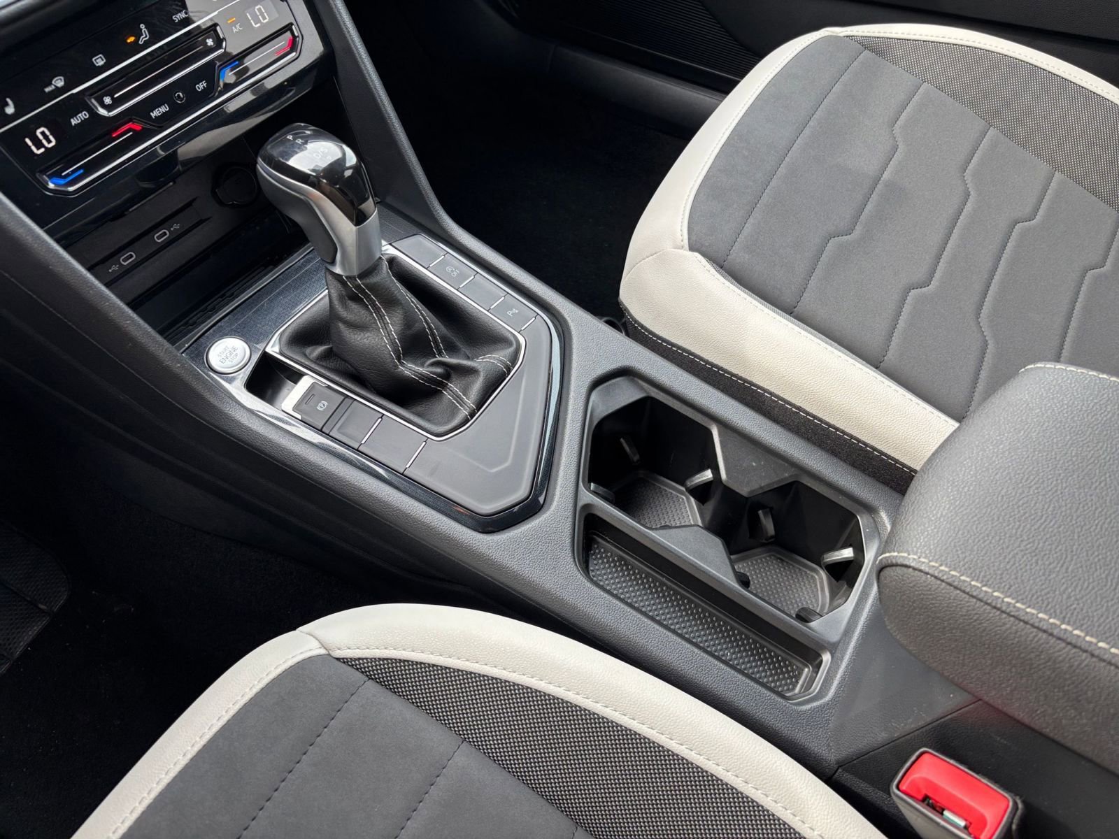 Used 2025 Volkswagen Taos SE FWD image 42