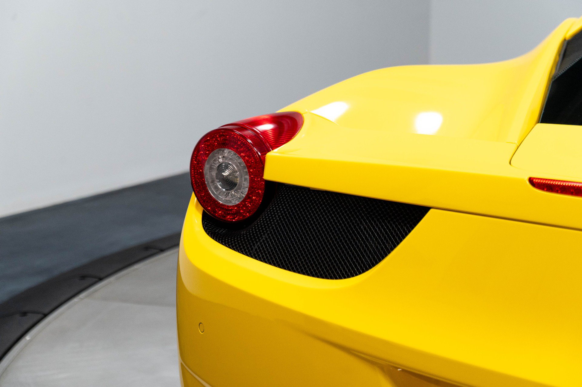 Used 2010 Ferrari 458 Italia Coupe RWD image 67