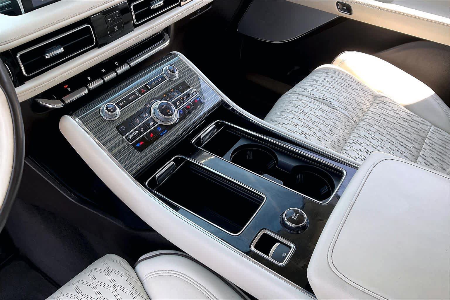 Used 2020 Lincoln Aviator Black Label Grand Touring w/ Class IV Trailer Tow Package AWD/4WD image 16