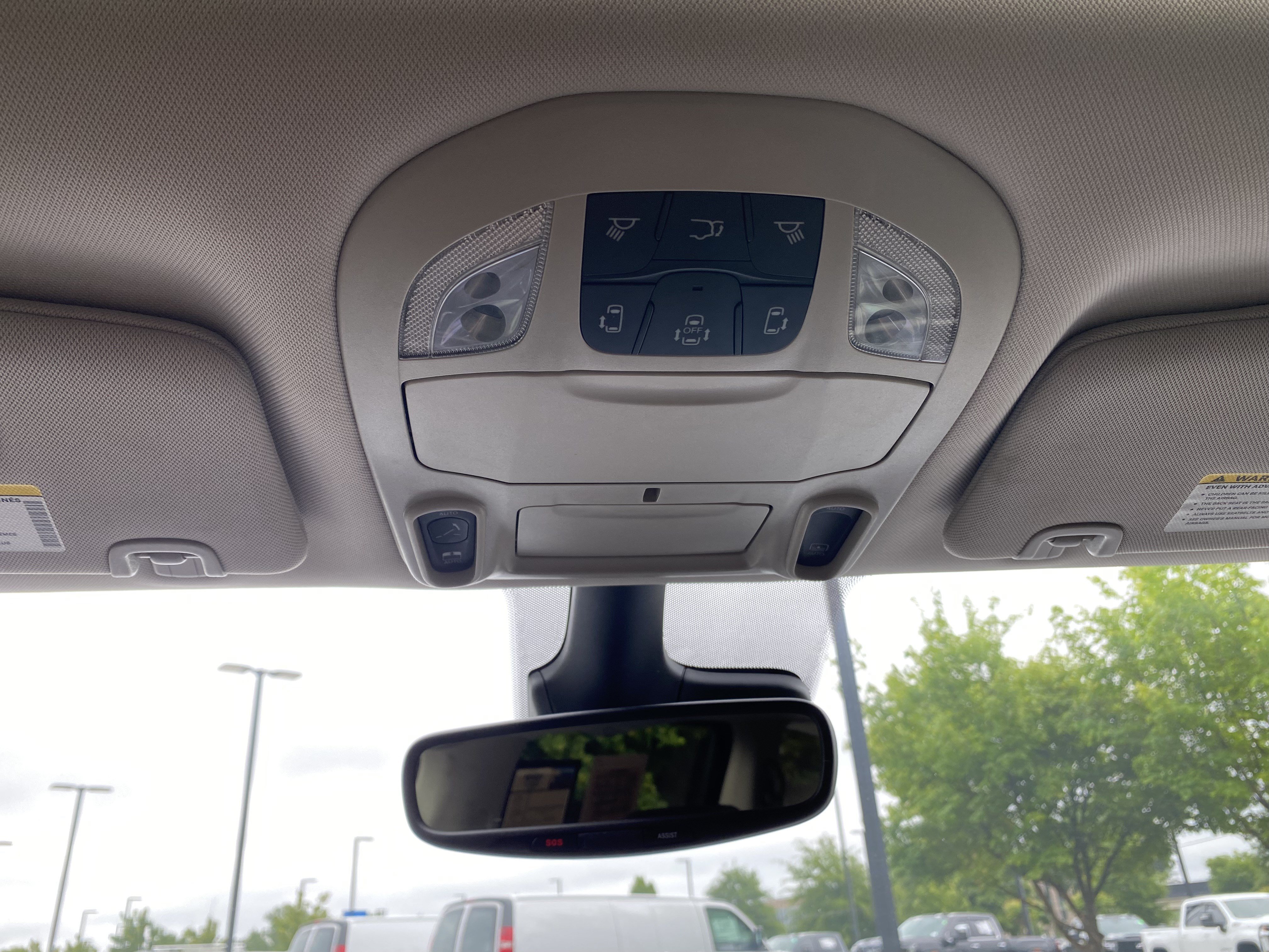 Used 2023 Chrysler Pacifica Limited FWD image 32